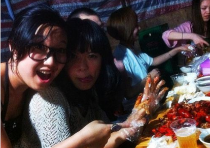  夜上海生活：吃烤鸡被别人骂“鸡吃鸡”
